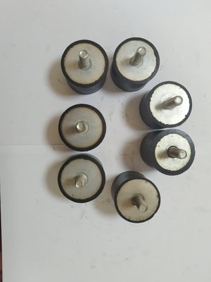 Eenvoudige installatie Rubberen schokdemper voor zware vrachtwagens Eenvoudig en gemakkelijk te installeren Algemene breedte 58 mm Bolt-on methode
