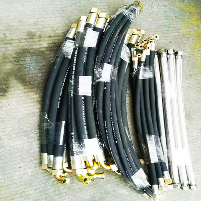Gepaste lengtes Hoogdrukhydraulische slang met nitril inwendige buismateriaal en krimp of herbruikbare armaturen